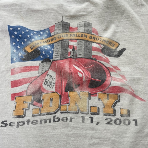 Hanes Other - Y2K New York Fire Department 9/11 tshirt L